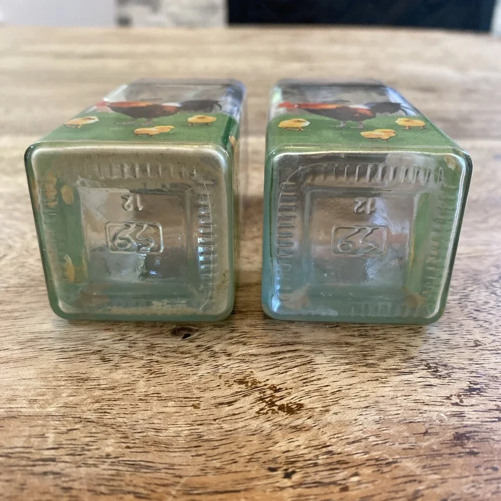 Salt & Pepper Shakers Clear Glass w/ Rooster Chicken Design Checker Vintage 4